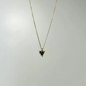 4.0 mm Blue Sapphire in Faerie Pendant 18k Gold Necklace